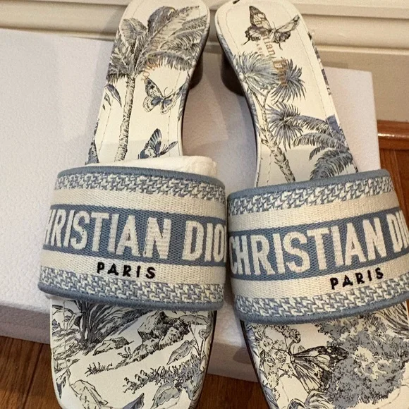 Dior sandals NIB - Picture 3 of 4